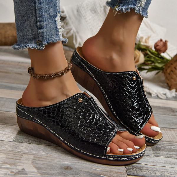 HaulWellGoods - Chic Comfort Sandals - Supportive Style